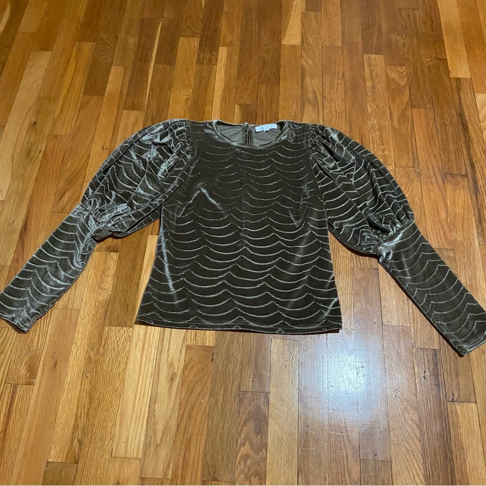 THML olive green velvety top size medium
